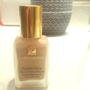 Estée Lauder DoubleWear stay in place ECRU
